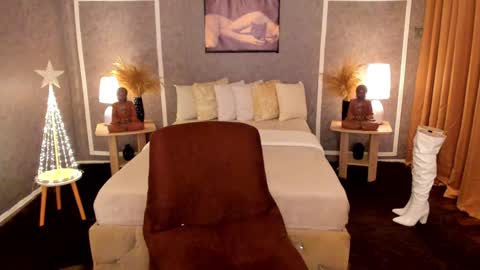 Snapshot of massivecockgoddess chatting on 12.29.24 Goddess Mharian online show from 12.29.24