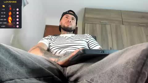 Snapshot of master_steven_01 chatting on 10.27.25 steven online show from 10.27.25