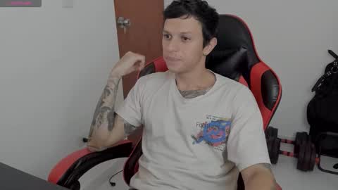 Snapshot of masterdave7 chatting on 10.11.25 Dave online show from 10.11.25