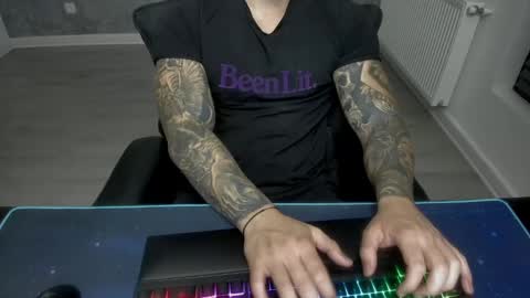 Snapshot of masterkingmuscle chatting on 01.03.25 masterkingmuscle online show from 01.03.25