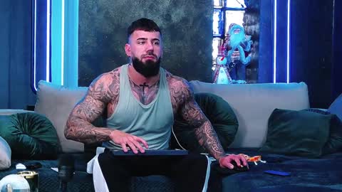 Snapshot of masterkingofmuscle chatting on 12.11.24 masterkingofmuscle online show from 12.11.24