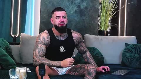 Snapshot of masterkingofmuscle chatting on 01.13.25 masterkingofmuscle online show from 01.13.25