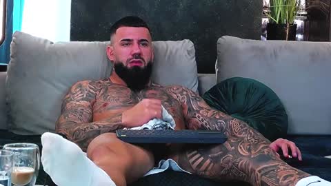 Snapshot of masterkingofmuscle chatting on 01.13.25 masterkingofmuscle online show from 01.13.25