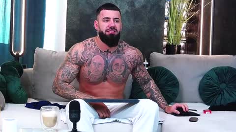 Snapshot of masterkingofmuscle chatting on 01.18.25 masterkingofmuscle online show from 01.18.25