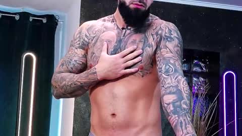 Snapshot of masterkingofmuscle chatting on 02.12.25 masterkingofmuscle online show from 02.12.25