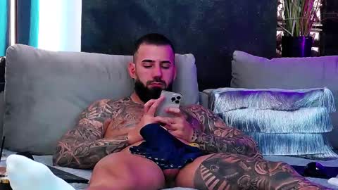 Snapshot of masterkingofmuscle chatting on 02.25.25 masterkingofmuscle online show from 02.25.25