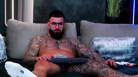 Snapshot of masterkingofmuscle chatting on 03.07.25 masterkingofmuscle online show from 03.07.25