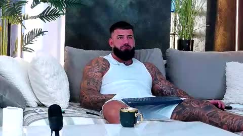 Snapshot of masterkingofmuscle chatting on 09.09.25 masterkingofmuscle online show from 09.09.25