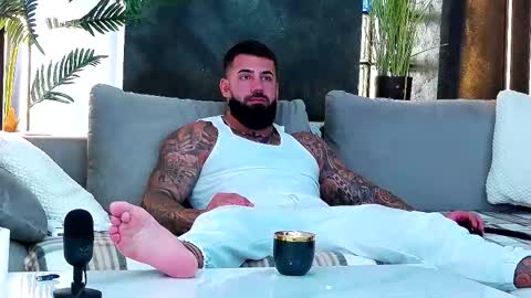 Snapshot of masterkingofmuscle chatting on 09.18.25 masterkingofmuscle online show from 09.18.25