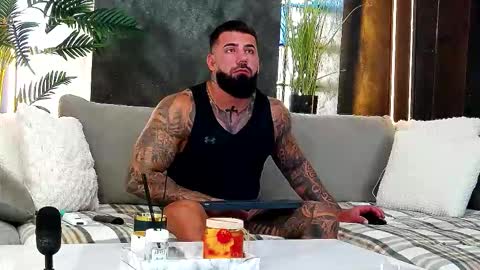 Snapshot of masterkingofmuscle chatting on 09.22.25 masterkingofmuscle online show from 09.22.25