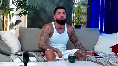 Snapshot of masterkingofmuscle chatting on 10.01.25 masterkingofmuscle online show from 10.01.25