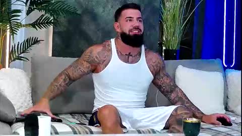 Snapshot of masterkingofmuscle chatting on 10.02.25 masterkingofmuscle online show from 10.02.25