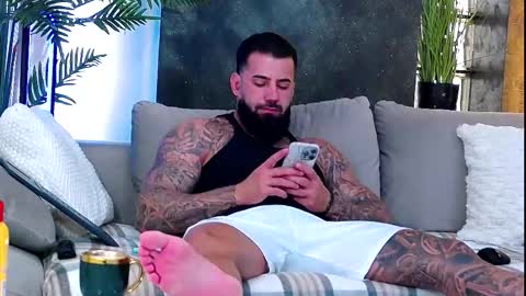 Snapshot of masterkingofmuscle chatting on 10.22.25 masterkingofmuscle online show from 10.22.25