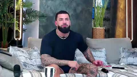 Snapshot of masterkingofmuscle chatting on 11.17.25 masterkingofmuscle online show from 11.17.25