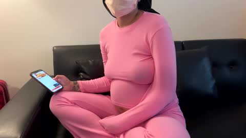 Snapshot of masturbatingmariamiller chatting on 10.01.25 masturbatingmariamiller online show from 10.01.25