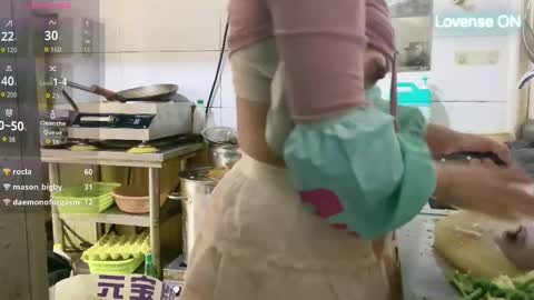 Snapshot of masubaby chatting on 11.13.25 SuSu online show from 11.13.25