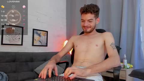 Snapshot of mateo_hunter chatting on 11.15.25 MATEO HUNTER online show from 11.15.25