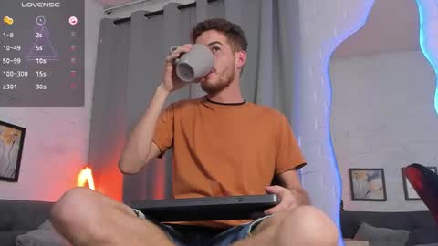 Snapshot of mateo_hunter chatting on 11.17.25 MATEO HUNTER online show from 11.17.25