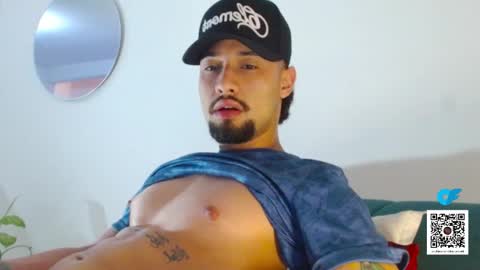 STRURIBE ON INSTAGRAM online show from 12.14.25