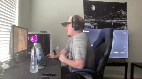 Snapshot of mattdawg13 chatting on 03.25.26 MattDawg13 online show from 03.25.26