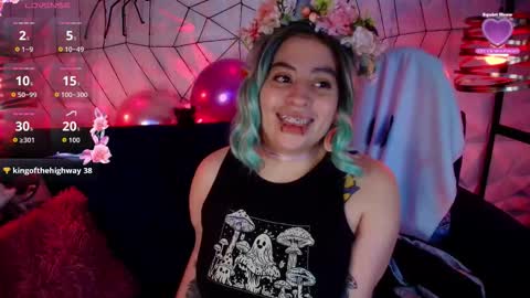 Snapshot of matti_sofia chatting on 10.22.25 TATIANA AND ROUS online show from 10.22.25