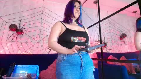 Snapshot of matti_sofia chatting on 11.26.25 TATIANA AND ROUS online show from 11.26.25