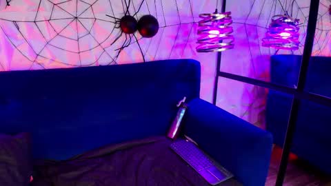 Snapshot of matti_sofia chatting on 12.14.25 TATIANA AND ROUS online show from 12.14.25