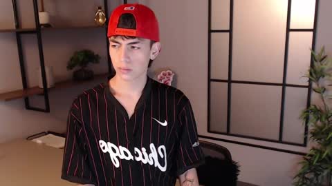 Snapshot of mattideluca chatting on 12.19.24 Matti online show from 12.19.24