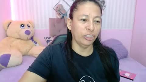 Snapshot of mature_martina_ chatting on 11.18.25 Martina online show from 11.18.25