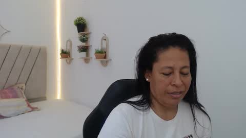 Snapshot of mature_martina_ chatting on 04.27.26 Martina online show from 04.27.26