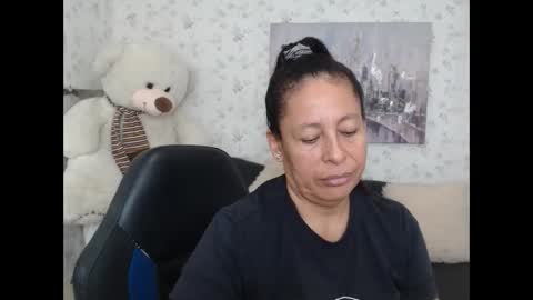 Snapshot of mature_martina_ chatting on 05.11.26 Martina online show from 05.11.26