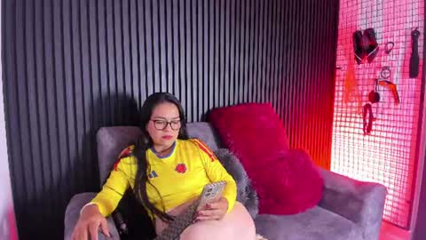 Snapshot of mature_naughty_x chatting on 06.13.26 DEBORA online show from 06.13.26