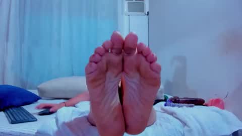 Alicia      STREAMING SCHEDULE 1400 - 2130 GMT-5 online show from 11.26.25