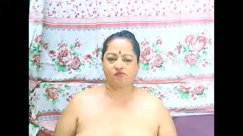 Snapshot of matureindian654u chatting on 04.08.26 matureindian654u online show from 04.08.26