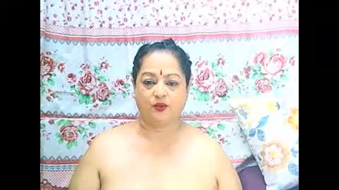 Snapshot of matureindian654u chatting on 04.11.26 matureindian654u online show from 04.11.26