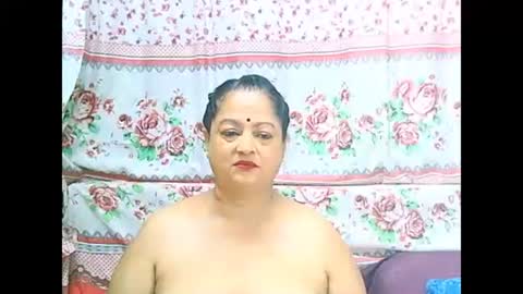 Snapshot of matureindian654u chatting on 04.15.26 matureindian654u online show from 04.15.26