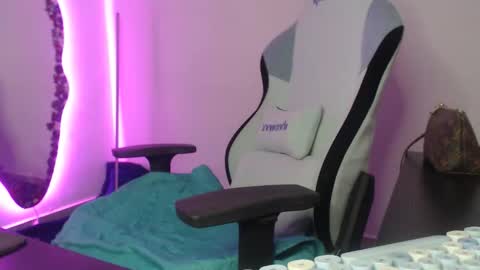 Mau and Lauren online show from 03.10.26