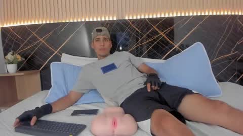 Snapshot of mauro_boy chatting on 05.30.26 mauro_boy online show from 05.30.26