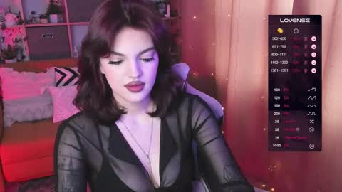 Snapshot of mavis_crystal chatting on 03.06.25 Mavis online show from 03.06.25