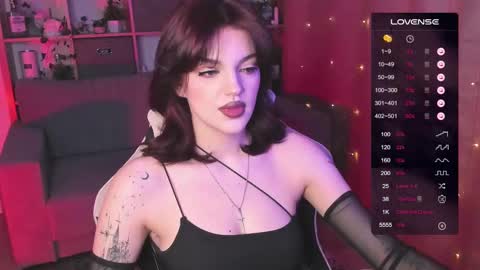 Snapshot of mavis_crystal chatting on 03.09.25 Mavis online show from 03.09.25