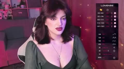 Snapshot of mavis_crystal chatting on 03.10.25 Mavis online show from 03.10.25