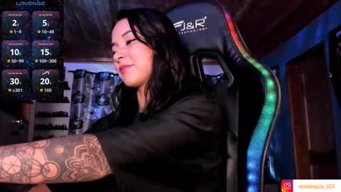 Snapshot of mavis_fuentes chatting on 11.11.25 Hilary online show from 11.11.25