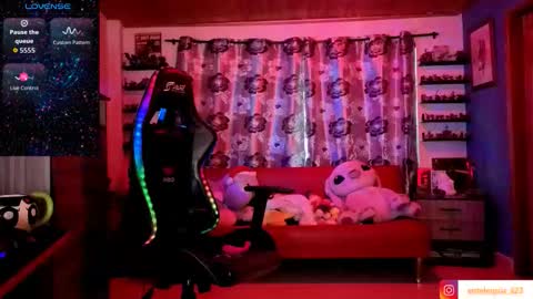 Snapshot of mavis_fuentes chatting on 12.19.25 Hilary online show from 12.19.25