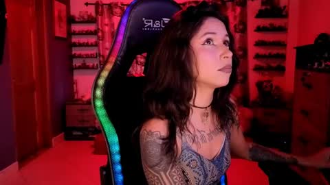 Snapshot of mavis_fuentes chatting on 04.08.26 Hilary online show from 04.08.26