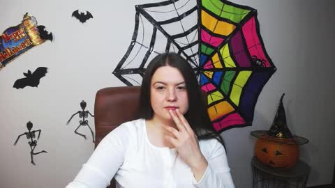 Snapshot of mavkacute chatting on 10.18.25 MavkaCute online show from 10.18.25