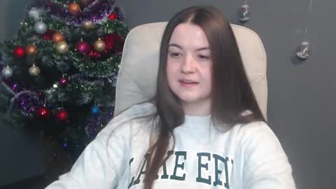 Snapshot of mavkacute chatting on 12.17.25 MavkaCute online show from 12.17.25