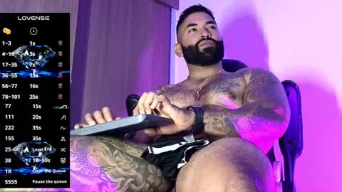 Snapshot of max__prada chatting on 10.31.25 max__prada online show from 10.31.25