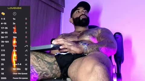 Snapshot of max__prada chatting on 11.25.25 max__prada online show from 11.25.25