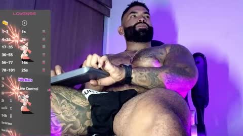 Snapshot of max__prada chatting on 11.28.25 max__prada online show from 11.28.25