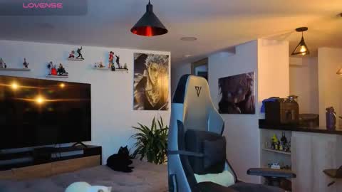 Max online show from 11.06.25